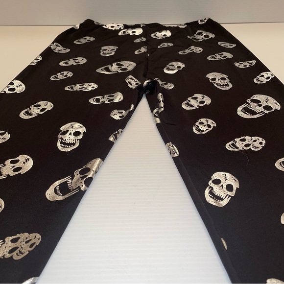 Yobi Junior Silver metallic Skulls on Black semi shiny Leggings - Picture 8 of 11